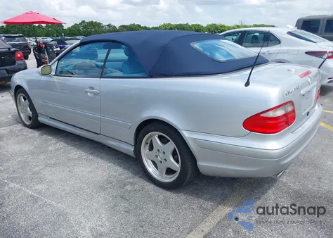 2001 Mercedes-Benz Clk-Class Base (A5) из США, поврежденный, VIN WDBLK70GX1T069063